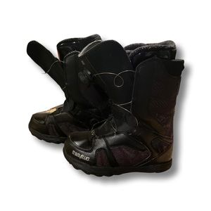 Women’s snowboarding shoes